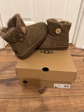 UGG Chestnut Button-Top Shearling Boots